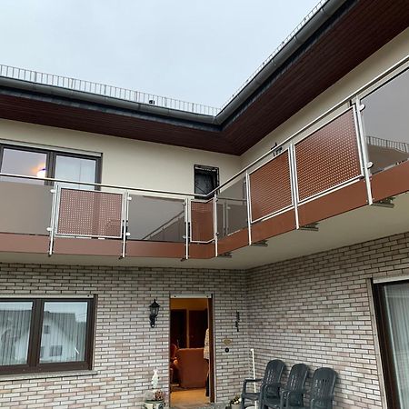 Ferienwohnungjahrsfeld Strassenhaus Exteriör bild