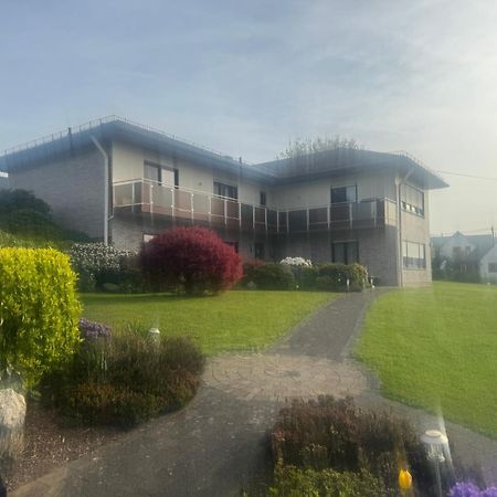 Ferienwohnungjahrsfeld Strassenhaus Exteriör bild