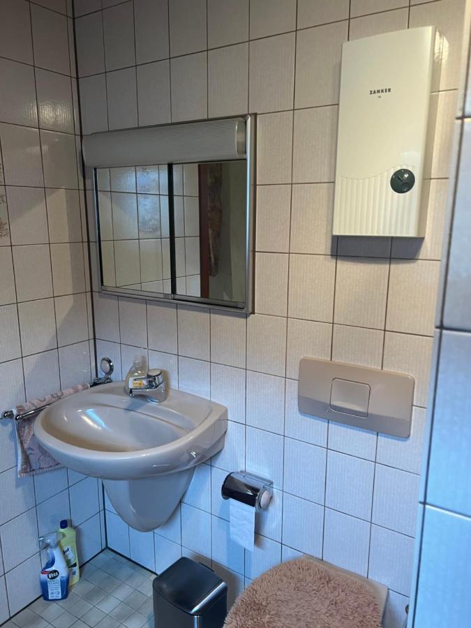 Ferienwohnungjahrsfeld Strassenhaus Exteriör bild