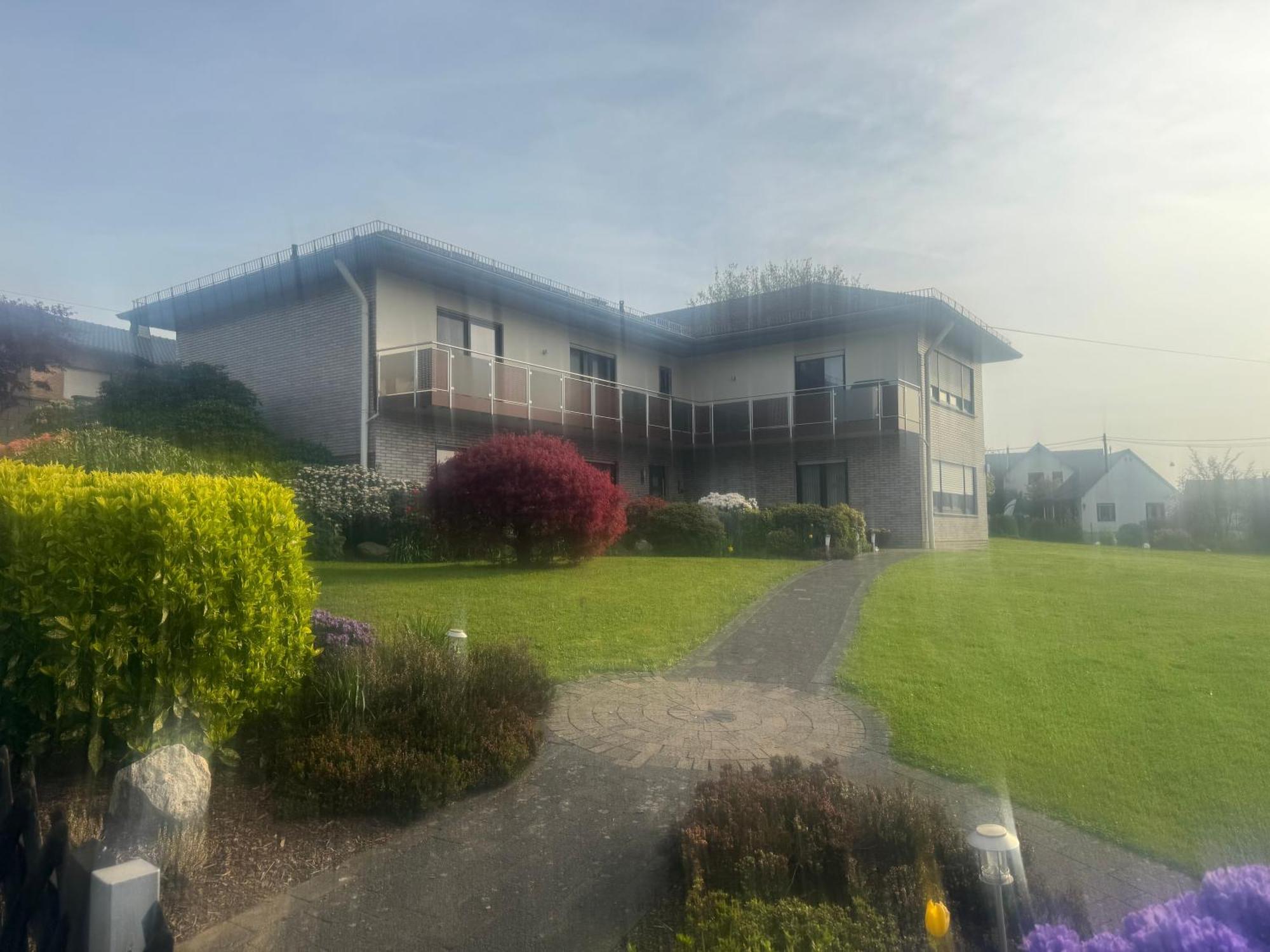 Ferienwohnungjahrsfeld Strassenhaus Exteriör bild