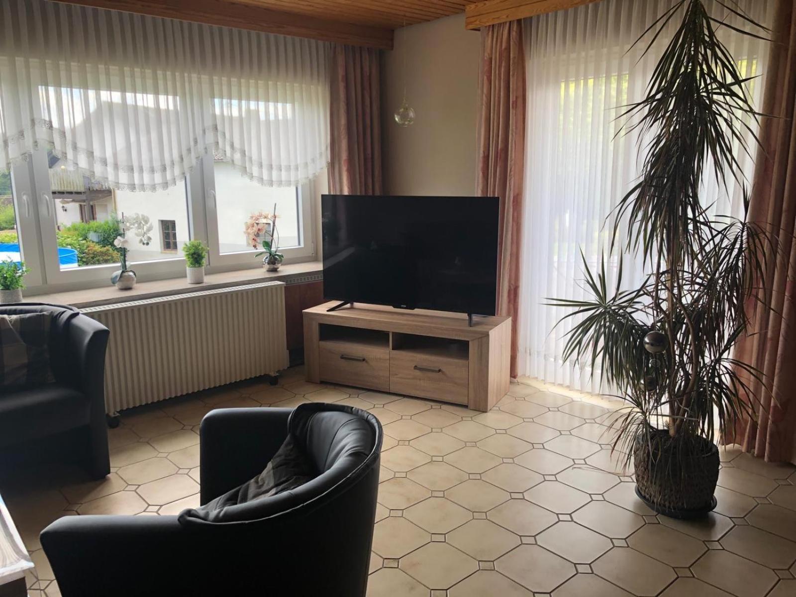 Ferienwohnungjahrsfeld Strassenhaus Exteriör bild